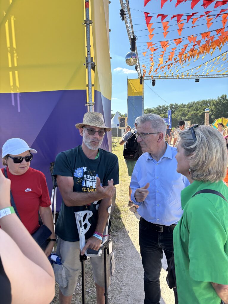 Cap Access intervient directement sur le terrain pour améliorer l’accessibilité des événements, des services et des espaces ouverts au public. Chaque action vise un objectif clair : permettre un accès réel, autonome et sécurisé pour les personnes en situation de handicap. Nos interventions sont construites à partir des besoins identifiés, des contraintes des organisateurs et des réalités du terrain.