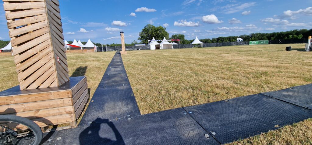 Dispositif d’accueil accessible mis en place lors d’un événement accompagné par Cap Access